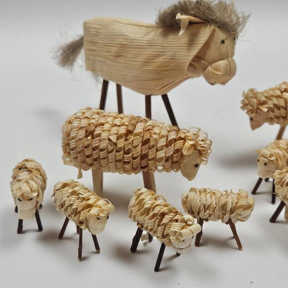 12  Czech Republic Corn Husk pieces- Horse, two adult sheep and 9 baby sheep - Picture 3 of 7